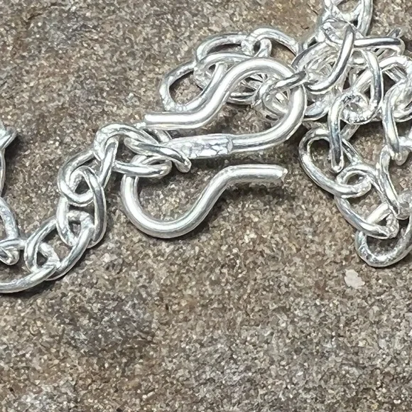 Blue chalcedony & topaz butterfly necklace - Picture 5 of 8